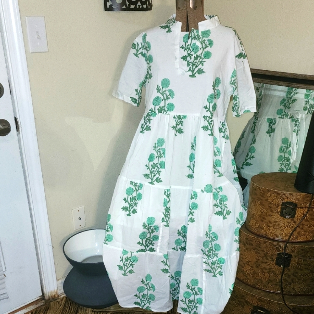 Blue Heron Boutique dress, XL. Floral Green and White Dress. Excellent used cond